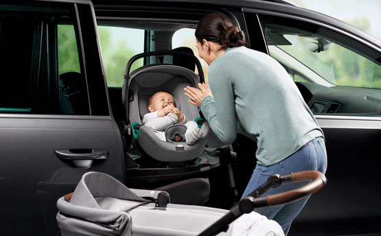 Turn for easy access – the rotatable base